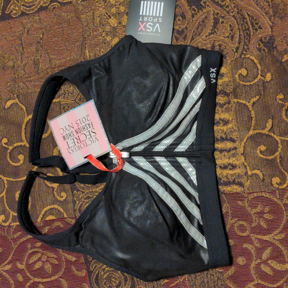 Victoria Secret VSX Sports Bra - Fashion Show 2015